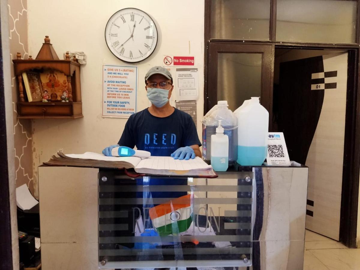 Oyo Triage Home Stay Noida Eksteriør billede